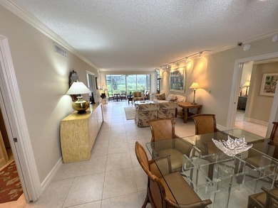 Move-in ready and beautifully maintained 3BR/2.5BA condo in on Palm-Aire Country Club and Resort - The Oaks in Florida - for sale on GolfHomes.com, golf home, golf lot