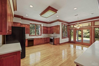 $100,000 PRICE IMPROVEMENT! Welcome to this private estate that on Tanglewood Golf Club in Florida - for sale on GolfHomes.com, golf home, golf lot