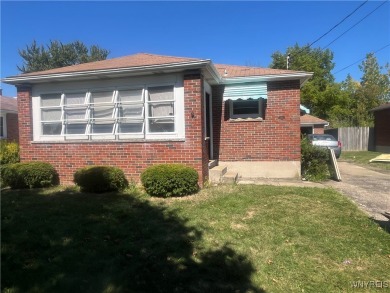 Full Brick Ranch near Hyde Park Golf Course, 3 bedrooms on Hyde Park Municipal Golf Course - Hyde Park 1 in New York - for sale on GolfHomes.com, golf home, golf lot