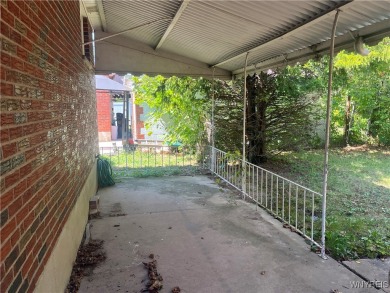 Full Brick Ranch near Hyde Park Golf Course, 3 bedrooms on Hyde Park Municipal Golf Course - Hyde Park 1 in New York - for sale on GolfHomes.com, golf home, golf lot