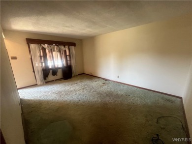 Full Brick Ranch near Hyde Park Golf Course, 3 bedrooms on Hyde Park Municipal Golf Course - Hyde Park 1 in New York - for sale on GolfHomes.com, golf home, golf lot
