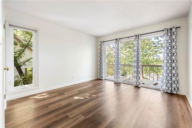 Affordable, end unit townhome! 3 bedrooms, plus a flex room.  2 on Bella Vista Country Club and Golf Course in Arkansas - for sale on GolfHomes.com, golf home, golf lot