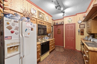 Spacious 1-Bedroom Condo in Recently Renovated Country Club on Memphis Country Club in Tennessee - for sale on GolfHomes.com, golf home, golf lot