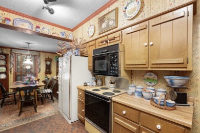 Spacious 1-Bedroom Condo in Recently Renovated Country Club on Memphis Country Club in Tennessee - for sale on GolfHomes.com, golf home, golf lot