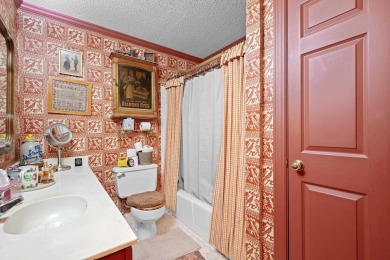 Spacious 1-Bedroom Condo in Recently Renovated Country Club on Memphis Country Club in Tennessee - for sale on GolfHomes.com, golf home, golf lot