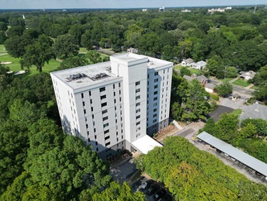 Spacious 1-Bedroom Condo in Recently Renovated Country Club on Memphis Country Club in Tennessee - for sale on GolfHomes.com, golf home, golf lot