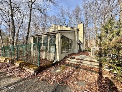 Ready to live the good life? Its calling your name!!! This on Lords Valley Country Club, Inc in Pennsylvania - for sale on GolfHomes.com, golf home, golf lot