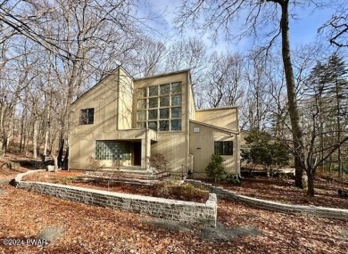 Ready to live the good life? Its calling your name!!! This on Lords Valley Country Club, Inc in Pennsylvania - for sale on GolfHomes.com, golf home, golf lot