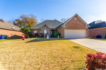 Perfectly maintained home with 4 bedrooms, an office and 2.5 on Centennial Valley Golf Course in Arkansas - for sale on GolfHomes.com, golf home, golf lot