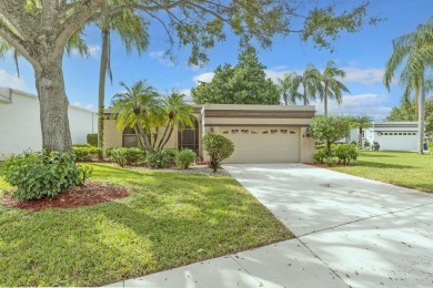 Enjoy this lovely 3 bedroom house overlooking the golf course on Fountains Golf and Country Club in Florida - for sale on GolfHomes.com, golf home, golf lot