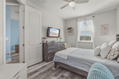 Under contract-accepting backup offers. Welcome to this on Eagle Creek Golf Club in Florida - for sale on GolfHomes.com, golf home, golf lot