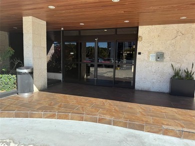 A refined living in the heart of Aventura. This spacious on Turnberry Isle Resort and Club in Florida - for sale on GolfHomes.com, golf home, golf lot