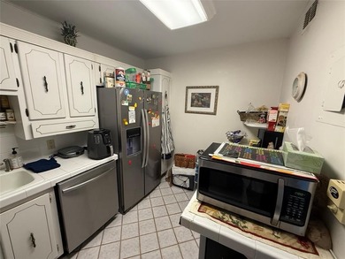 A refined living in the heart of Aventura. This spacious on Turnberry Isle Resort and Club in Florida - for sale on GolfHomes.com, golf home, golf lot