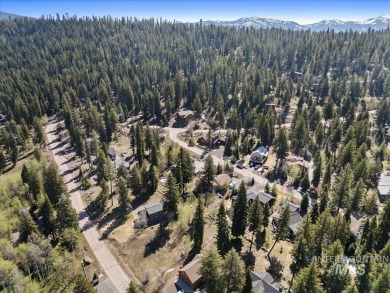 Nestled in the scenic Aspen Ridge community of McCall, Idaho on McCall Municipal Golf Course in Idaho - for sale on GolfHomes.com, golf home, golf lot