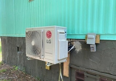 Investor opportunity! This 3-bedroom, 1.5-bath manufactured home on The Lakes Country Club in North Carolina - for sale on GolfHomes.com, golf home, golf lot