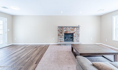 CHARMING UPGRADED BRIARCLIFF TERRACE POCONOS LAKE BI-LEVEL HOME on Pocono Farms Country Club in Pennsylvania - for sale on GolfHomes.com, golf home, golf lot