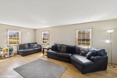 Rarely available 4 bedroom 2.5 bathrooms in highly desirable on Buffalo Grove Golf Club in Illinois - for sale on GolfHomes.com, golf home, golf lot