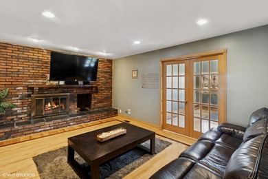 Rarely available 4 bedroom 2.5 bathrooms in highly desirable on Buffalo Grove Golf Club in Illinois - for sale on GolfHomes.com, golf home, golf lot