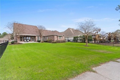 Welcome to this meticulously maintained 4-bedroom, 3-bathroom on Oak Harbor Golf Club in Louisiana - for sale on GolfHomes.com, golf home, golf lot