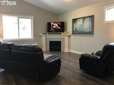 Well maintained single story home located directly across from on Orchard Hills Country Club in Washington - for sale on GolfHomes.com, golf home, golf lot