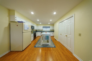 A shore thing- Lakefront Living in the Heart of Heber Springs! on Thunderbird Country Club in Arkansas - for sale on GolfHomes.com, golf home, golf lot