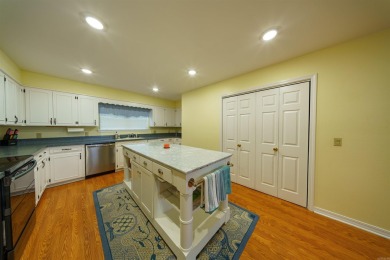 A shore thing- Lakefront Living in the Heart of Heber Springs! on Thunderbird Country Club in Arkansas - for sale on GolfHomes.com, golf home, golf lot