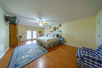 A shore thing- Lakefront Living in the Heart of Heber Springs! on Thunderbird Country Club in Arkansas - for sale on GolfHomes.com, golf home, golf lot