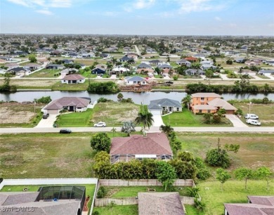Gorgeous Pool Home is Updated and Move-in ready! It has 3 on Burnt Store Golf Club in Florida - for sale on GolfHomes.com, golf home, golf lot