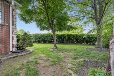 Stunning one-level home on the 18th fairway of Fremont Hills on Fremont Hills Country Club in Missouri - for sale on GolfHomes.com, golf home, golf lot