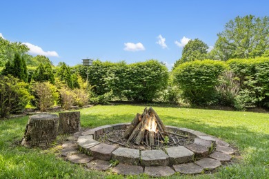 Stunning one-level home on the 18th fairway of Fremont Hills on Fremont Hills Country Club in Missouri - for sale on GolfHomes.com, golf home, golf lot