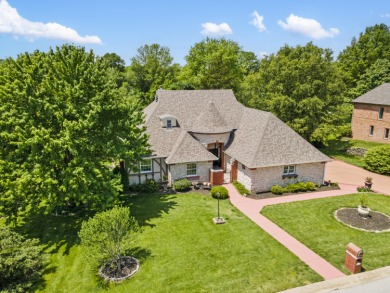 Stunning one-level home on the 18th fairway of Fremont Hills on Fremont Hills Country Club in Missouri - for sale on GolfHomes.com, golf home, golf lot