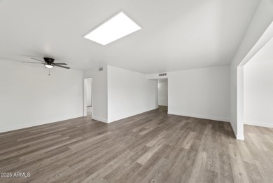 SMOKING DEAL! This beautifully updated 2 bed, 2 bath home with a on Sun City South Golf Course in Arizona - for sale on GolfHomes.com, golf home, golf lot