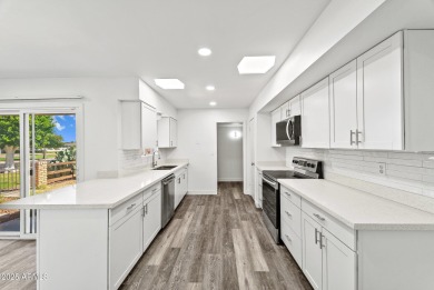 SMOKING DEAL! This beautifully updated 2 bed, 2 bath home with a on Sun City South Golf Course in Arizona - for sale on GolfHomes.com, golf home, golf lot