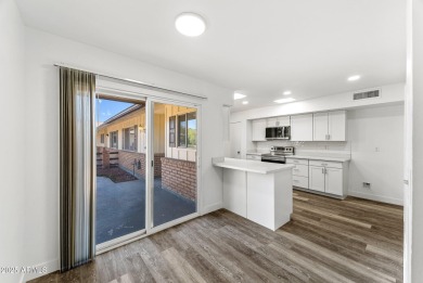 SMOKING DEAL! This beautifully updated 2 bed, 2 bath home with a on Sun City South Golf Course in Arizona - for sale on GolfHomes.com, golf home, golf lot