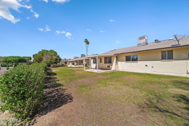 SMOKING DEAL! This beautifully updated 2 bed, 2 bath home with a on Sun City South Golf Course in Arizona - for sale on GolfHomes.com, golf home, golf lot