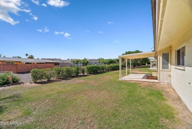 SMOKING DEAL! This beautifully updated 2 bed, 2 bath home with a on Sun City South Golf Course in Arizona - for sale on GolfHomes.com, golf home, golf lot