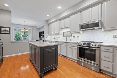 Welcome to the perfection in this 2-story townhome in on Arrowhead Golf Club in Illinois - for sale on GolfHomes.com, golf home, golf lot