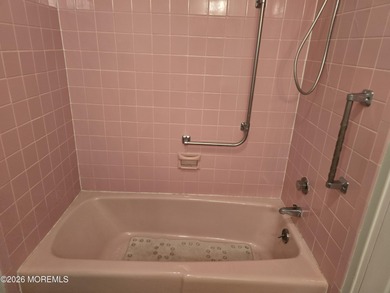 Crestwood Village 1 - 55+ Community.. Light and bright oakwood on Keswick Village Golf Course in New Jersey - for sale on GolfHomes.com, golf home, golf lot