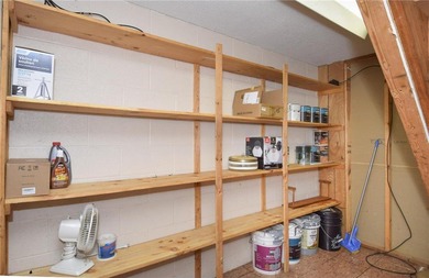 This adorable, updated rambler feels like the perfect Wisconsin on Voyager Village Country Club - Voyager in Wisconsin - for sale on GolfHomes.com, golf home, golf lot