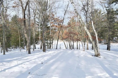 This adorable, updated rambler feels like the perfect Wisconsin on Voyager Village Country Club - Voyager in Wisconsin - for sale on GolfHomes.com, golf home, golf lot