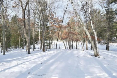 This adorable, updated rambler feels like the perfect Wisconsin on Voyager Village Country Club - Voyager in Wisconsin - for sale on GolfHomes.com, golf home, golf lot