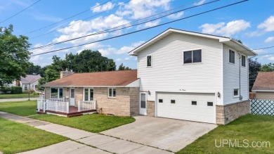 This home has had extreme care and is completely move in ready! on Escanaba Country Club in Michigan - for sale on GolfHomes.com, golf home, golf lot