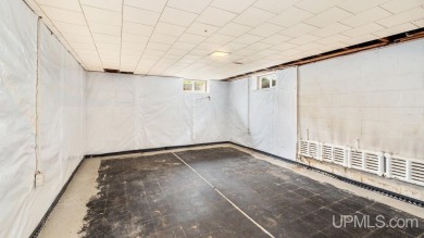 This home has had extreme care and is completely move in ready! on Escanaba Country Club in Michigan - for sale on GolfHomes.com, golf home, golf lot