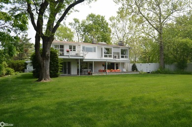 Exquisite mid-century home, just one block from the Ottumwa Golf on Ottumwa Country Club in Iowa - for sale on GolfHomes.com, golf home, golf lot