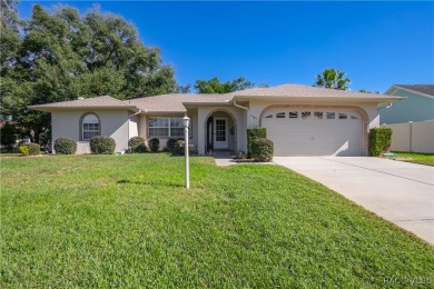 Affordably priced and fully furnished 3-bedroom, 2-bathroom home on Inverness Golf and Country Club in Florida - for sale on GolfHomes.com, golf home, golf lot