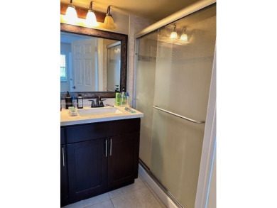 Beautiful condo in the heart of Pembroke Pines! First Floor on Pembroke Lakes Golf Club in Florida - for sale on GolfHomes.com, golf home, golf lot