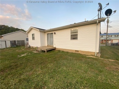 Charming, all one level, move in ready, three bedrooms, two on Big Bend Golf Club in West Virginia - for sale on GolfHomes.com, golf home, golf lot