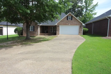 FRESH PAINT throughout! NEW APPLIANCES! MOVE-IN READY! Beautiful on Laurel Country Club in Mississippi - for sale on GolfHomes.com, golf home, golf lot