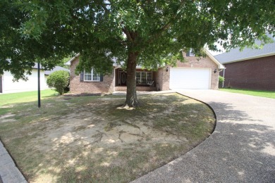 FRESH PAINT throughout! NEW APPLIANCES! MOVE-IN READY! Beautiful on Laurel Country Club in Mississippi - for sale on GolfHomes.com, golf home, golf lot