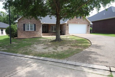 FRESH PAINT throughout! NEW APPLIANCES! MOVE-IN READY! Beautiful on Laurel Country Club in Mississippi - for sale on GolfHomes.com, golf home, golf lot